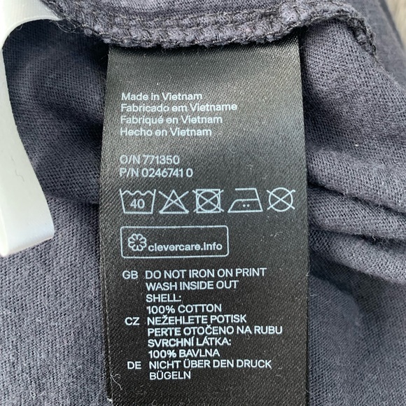 H & M Gray Print Skull T-Shirt Size 10-12 yrs 
3 for $15 with 💕 - Picture 7 of 8